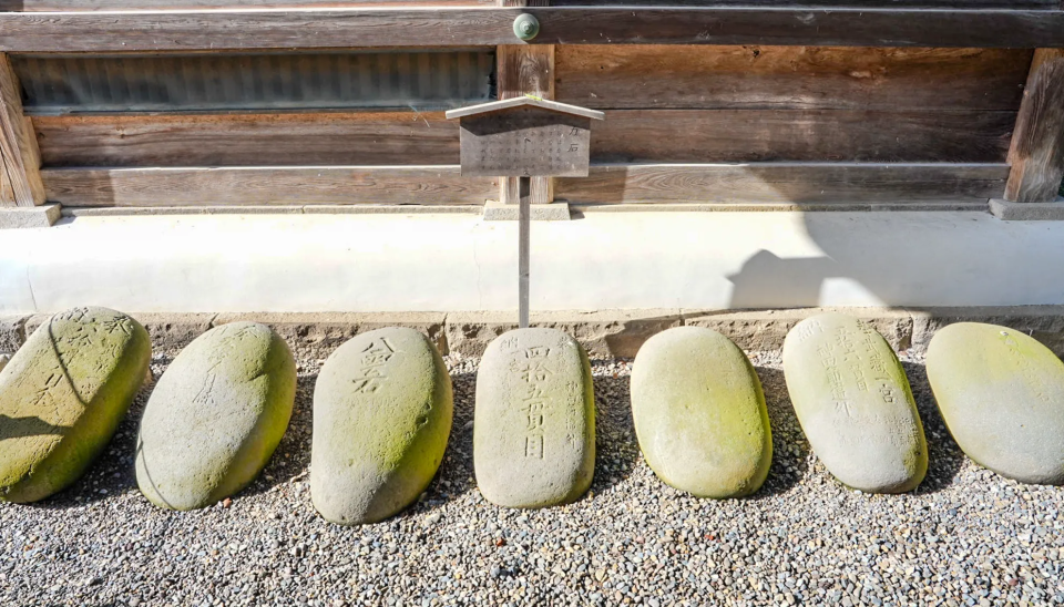 神輿舎・力石
